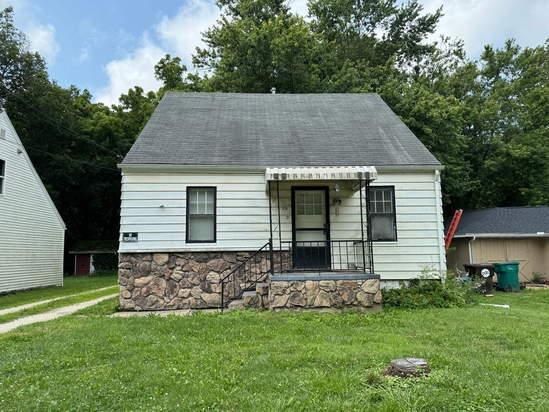 1738 Meadow Ave, East Peoria, IL 61611 House Rental in East Peoria