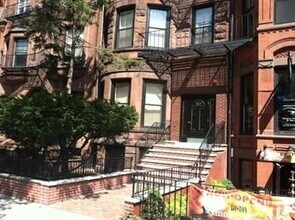 Building Photo - 265 Newbury St