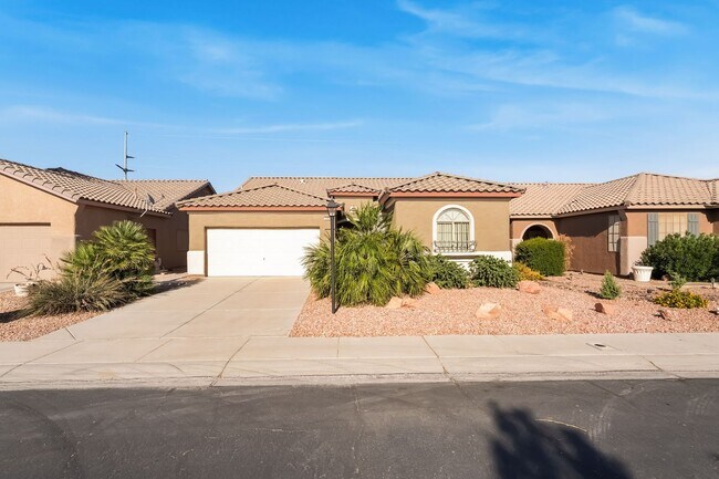 Foto del edificio - Golf Course Home Available!