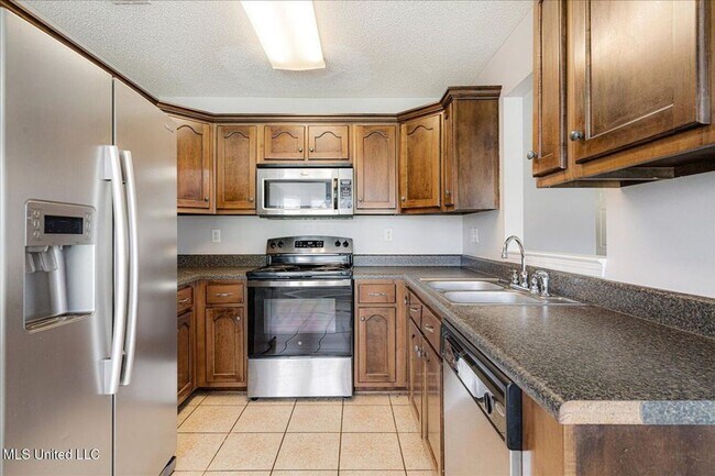Foto del edificio - SNOWDEN GROVE Subdivision, 4 bedrooms