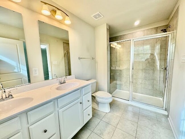 Building Photo - 3 Bedroom Townhouse - In South Park Availa...
