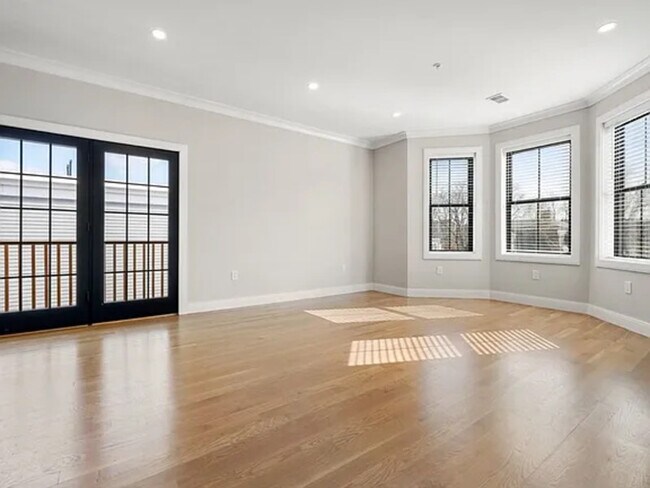 Foto del edificio - 731 Parker St