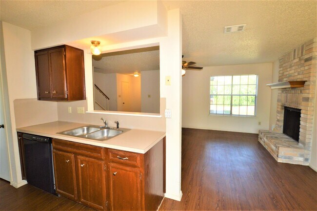 Foto del edificio - 3517 Rollingway Cove