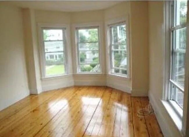 Building Photo - 44 Pond St