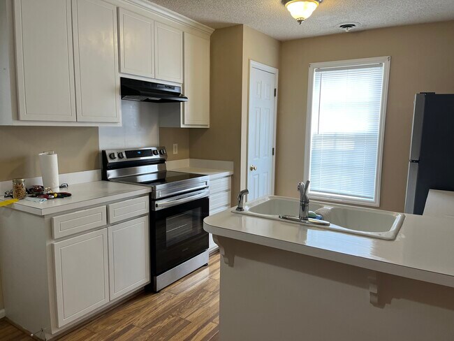 Foto del edificio - 4724 Honeysuckle Ln