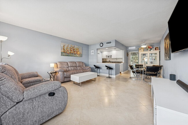 Building Photo - 2565 S Ocean Blvd