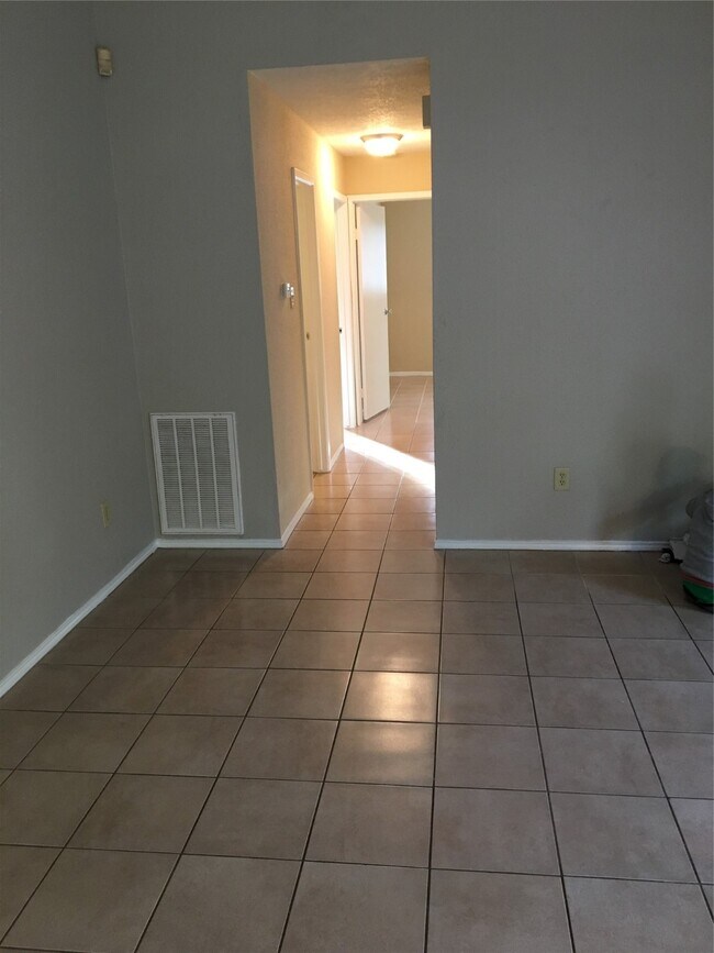 Foto del edificio - 5111 Beaverhill Dr