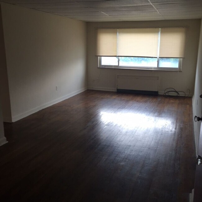 Foto del edificio - 596 Lowell Ave