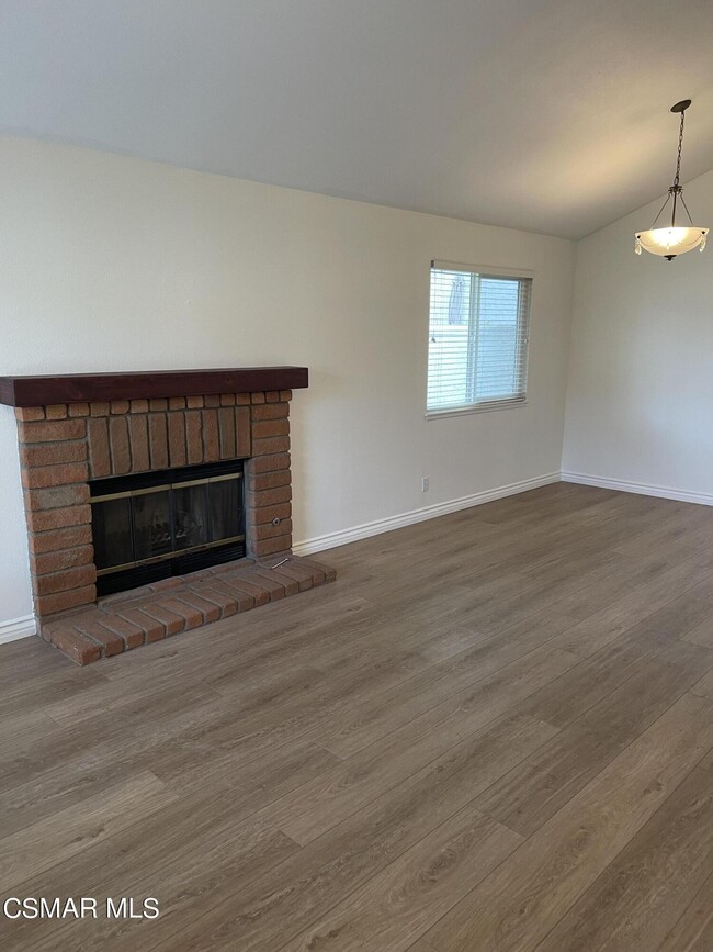 Building Photo - 977 Quarterhorse Ln
