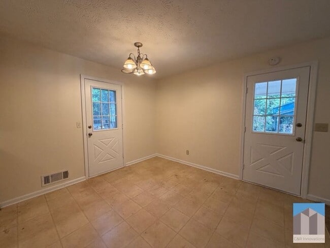 Building Photo - 734 Marthas Dr