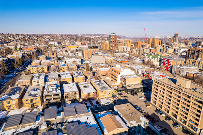 Aerial Photo - 1711 Mount Royal Apartments