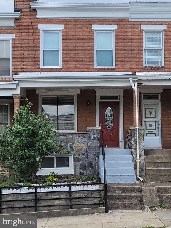 Primary Photo - 834 Ponca St