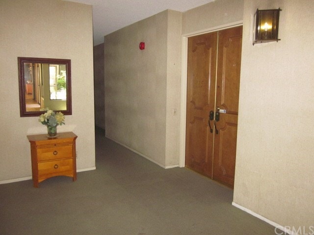 Building Photo - 700 S Lake Ave