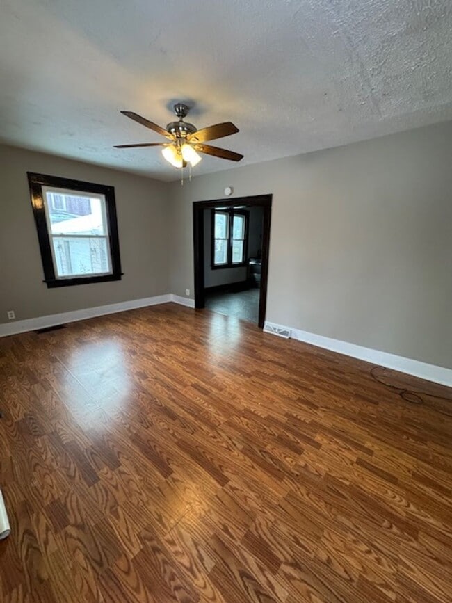 Building Photo - 905 Tecumseh St