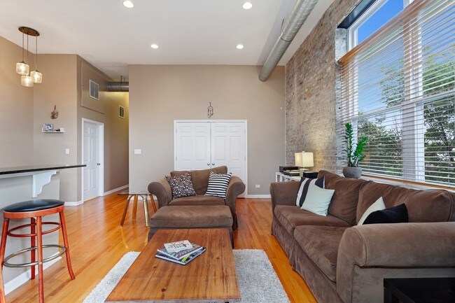 Foto del edificio - 949 N Willard Ct