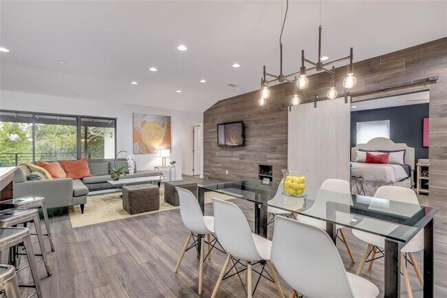 Foto del edificio - 1711 Sylvan Dr