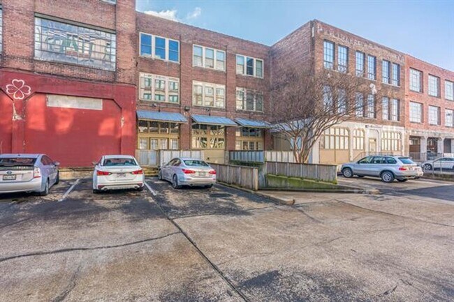 Foto del edificio - 1/2 OFf FIRST Full MONTH!! Amazing studio in the William Farrington Buildiing.  UTILITIES INCLUDE...