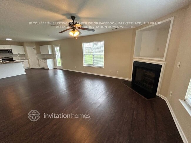 Foto del edificio - 607 Brassfield Dr