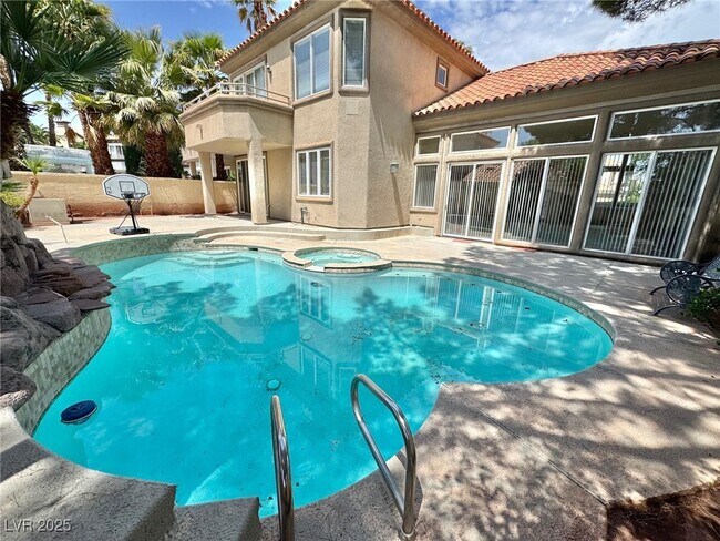Foto del edificio - 8753 Rainbow Ridge Dr