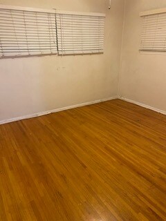 Pisos originales de madera noble - 10931 Wilkie Ave