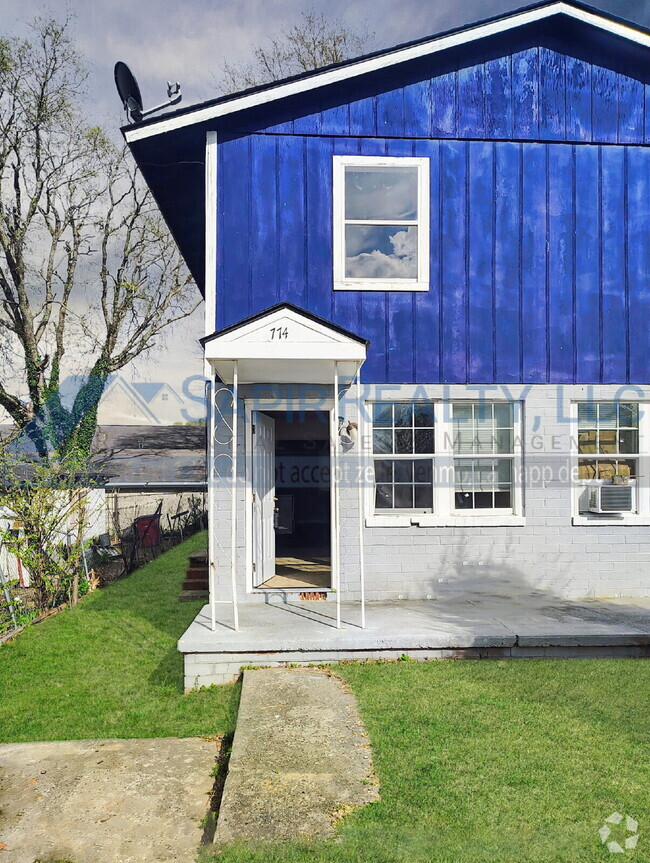 Building Photo - 774 Lilly Ave