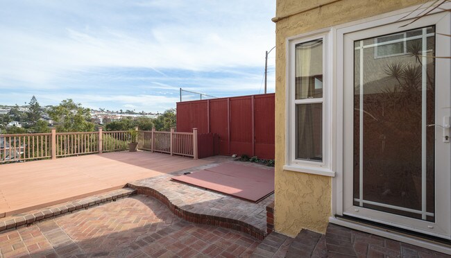 Building Photo - 1908 Loma Dr