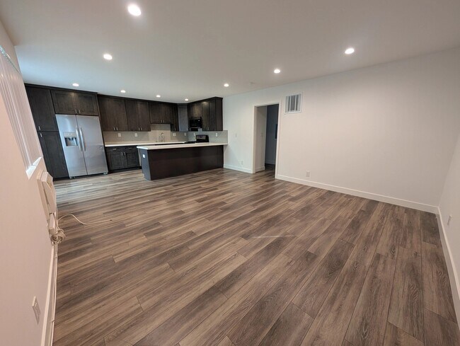 Foto del edificio - 739 N Sweetzer Ave