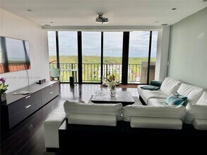 Building Photo - 77 Crandon Blvd