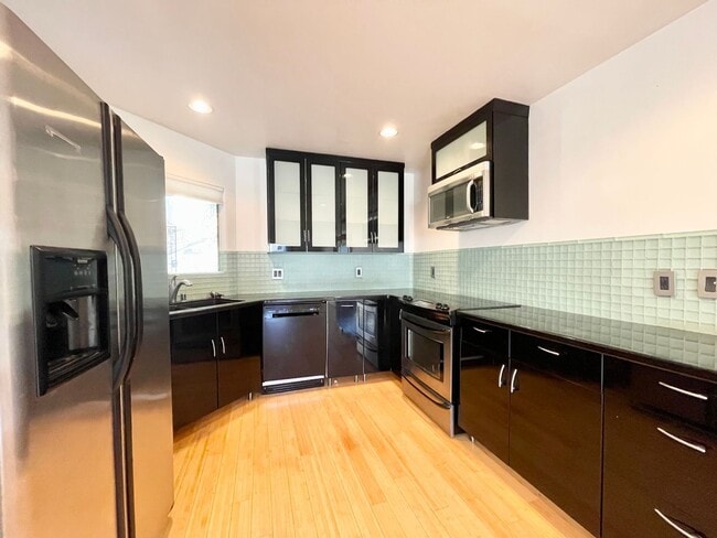 Building Photo - COMING SOON!! BEAUTIFUL  2 Bed / 2 Bath - Across from The River Shopping Center in RANCHO MIRAGE!