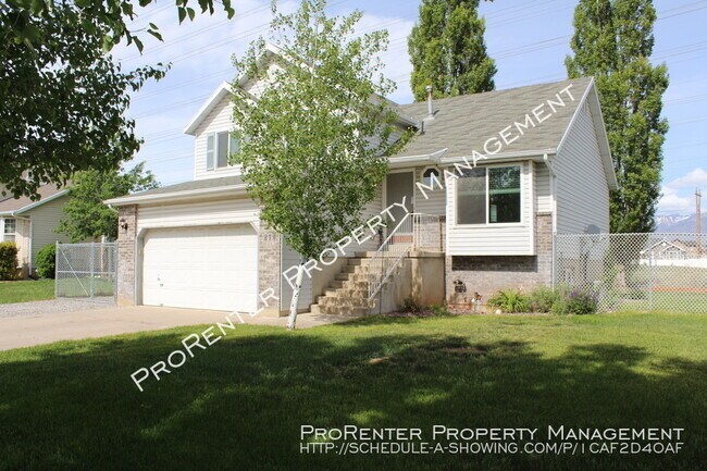 Building Photo - Great 4 Bed, 3.5 Bath Clearfield Home