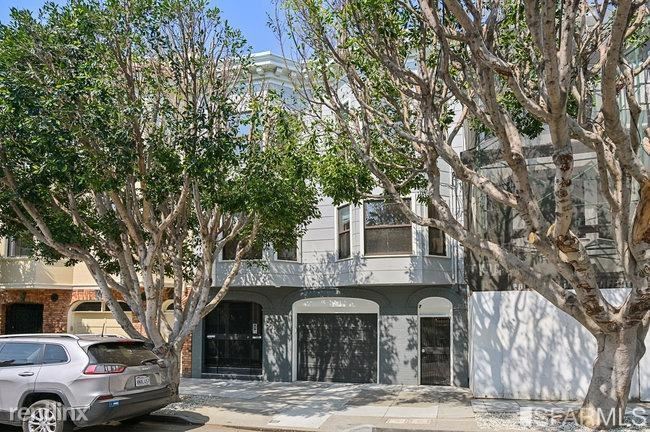 Foto principal - 2 br, 1 bath Condo - 2036 Greenwich St