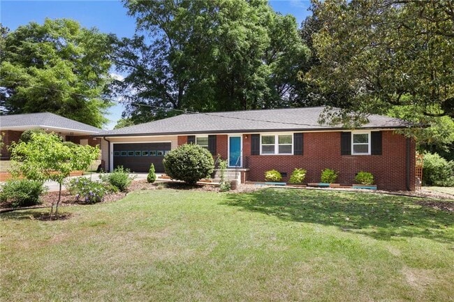 Building Photo - 2311 Robin Ln SE