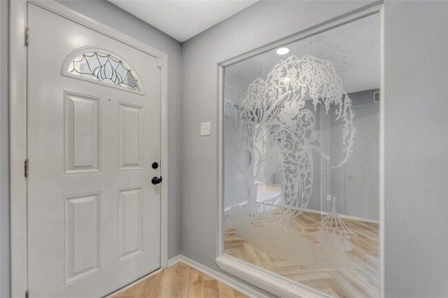 Foto del edificio - 619 Leicester Ln