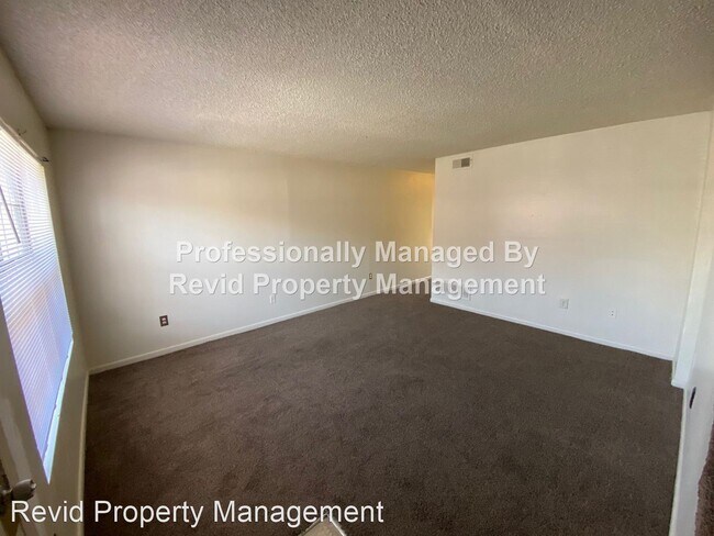Building Photo - 2 br, 1.5 bath House - 692 Hobbs