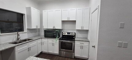 Building Photo - 7000 Bentley Ave