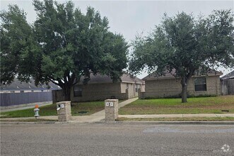 Building Photo - 2204 N Dahlia St