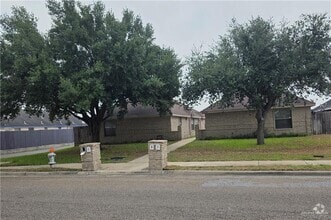 Building Photo - 2204 N Dahlia St
