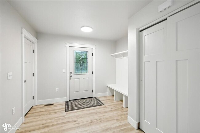 Foto del edificio - New & Upgraded 4BD Home!