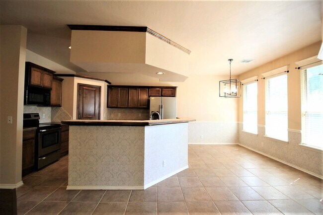 Foto del edificio - Beautiful 4 Bed 2 Bath in Edmond