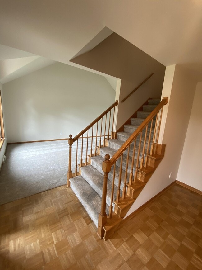 Building Photo - 636 W Briarknoll Ct