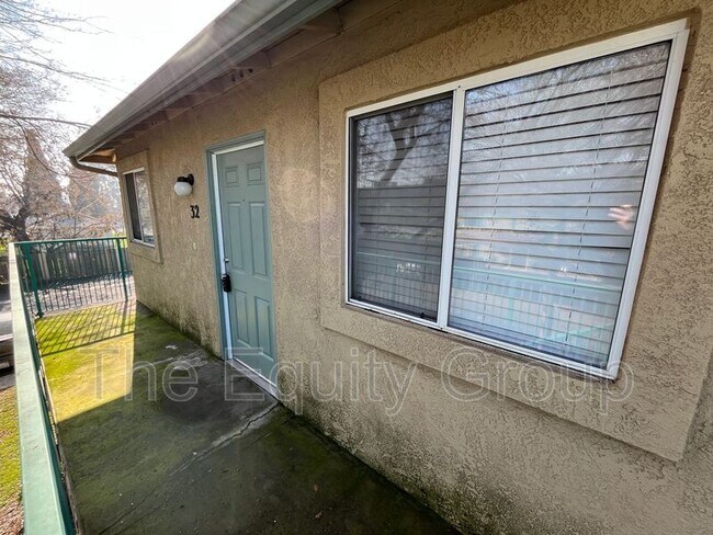 Building Photo - 120 E Henderson Ave