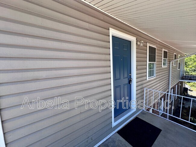 Building Photo - 268 Brookside Dr