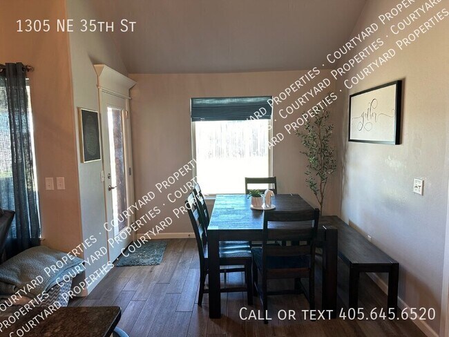 Building Photo - 1305 NE 35th St