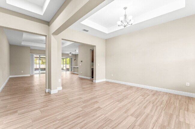 Foto del edificio - Spacious 4-Bedroom Home with 3 Full Baths ...