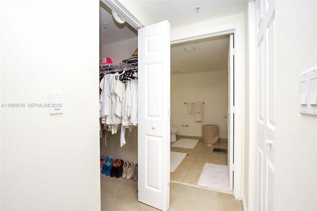 Building Photo - 888 Douglas Rd