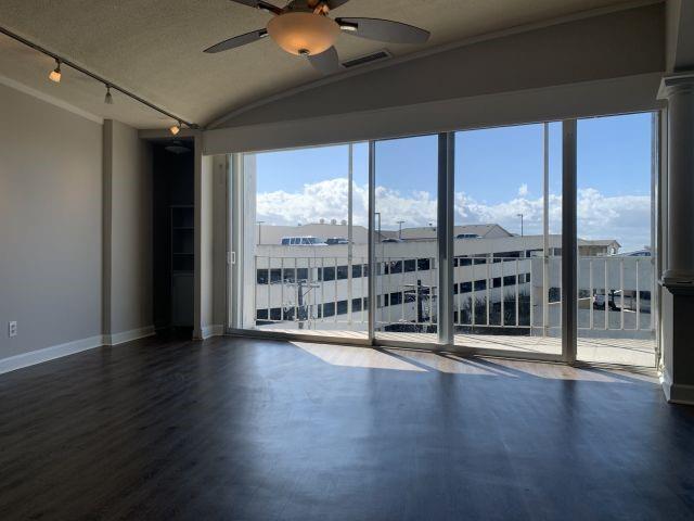 Foto del edificio - 823 S Water St