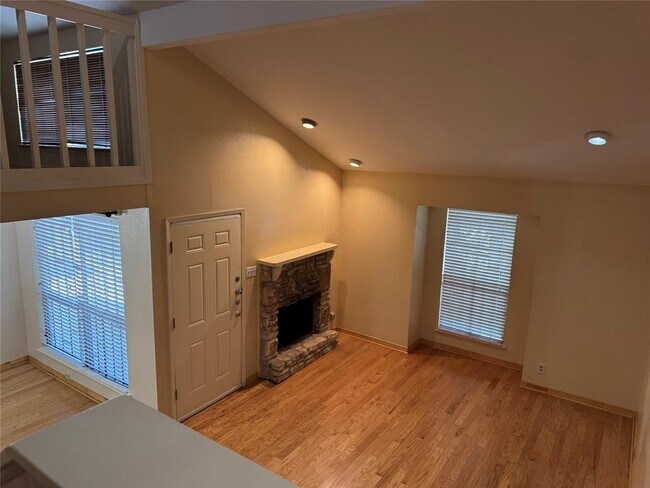 Foto del edificio - 1748 Timberwood Dr