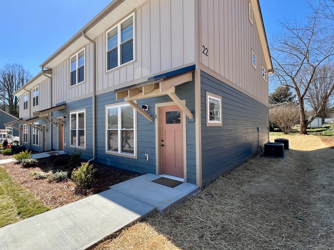 Primary Photo - Brand New Townhome! End Unit! Catawba Vall...
