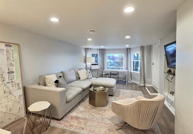 Building Photo - 3745 N Seminary Ave