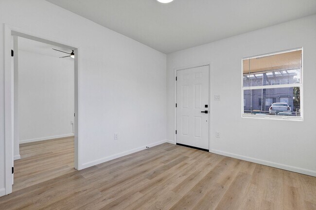Foto del edificio - Charming Updated 1-Bedroom Home with Modern Kitchen & Cozy Front Patio